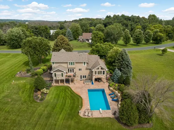 24600 Emerald LN, Lakeville, MN 55044