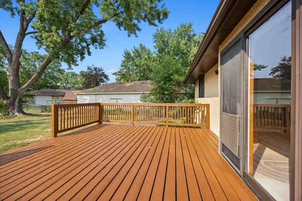 3407 Woodbine LN N, Brooklyn Center, MN 55429