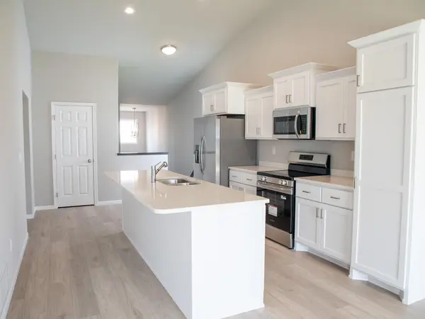 6782 Meadow View DR S, Fargo, ND 58104