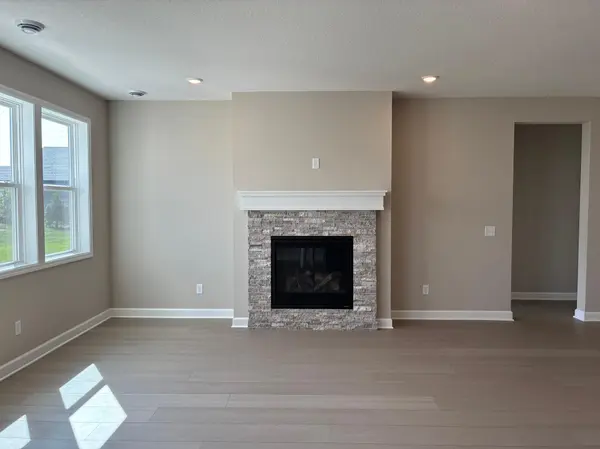 5200 Long Pointe Bay, Woodbury, MN 55129