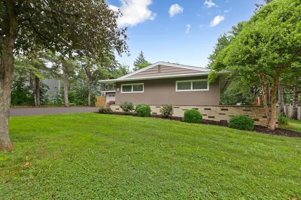 17 9th AVE SE, Faribault, MN 55021