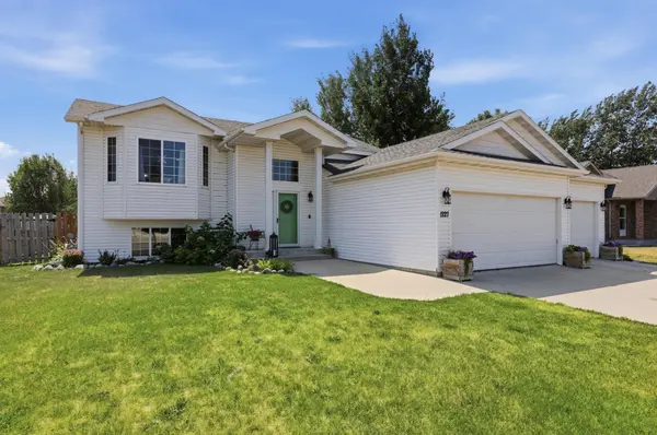 1227 38th AVE S, Moorhead, MN 56560