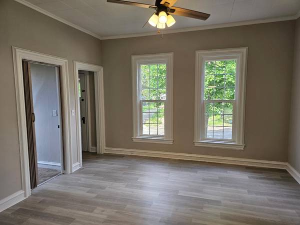 906 Russell ST, Saint Paul, MN 55106
