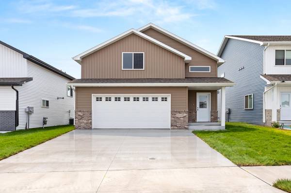 2515 38th AVE S, Moorhead, MN 56560