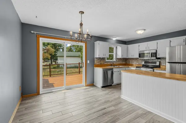 406 Schilling CIR NW, Forest Lake, MN 55025