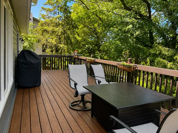 15576 Canyon RDG, Eden Prairie, MN 55347