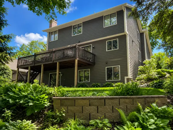 15576 Canyon RDG, Eden Prairie, MN 55347