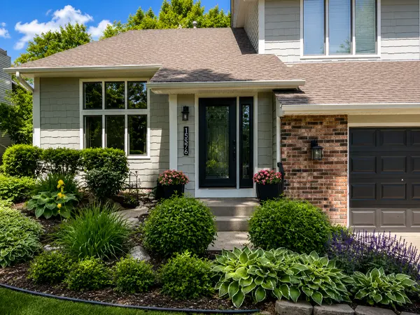 15576 Canyon RDG, Eden Prairie, MN 55347
