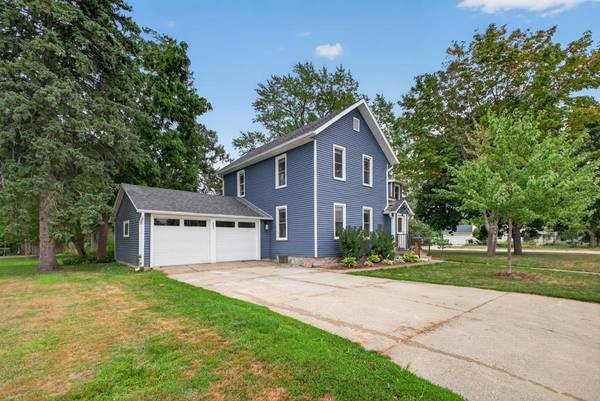 809 S Prairie ST, Lake City, MN 55041