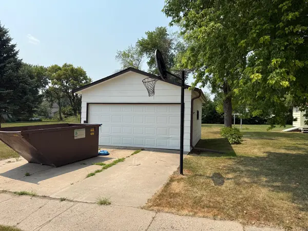 114 3rd ST N, Fairmount, ND 58030