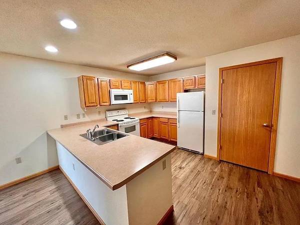 901 Dominion DR #208, Hudson, WI 54016