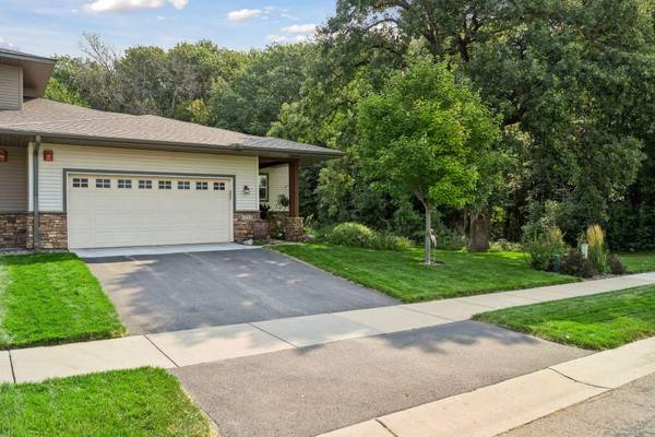 1324 Lylewood Pkwy, Carver, MN 55315