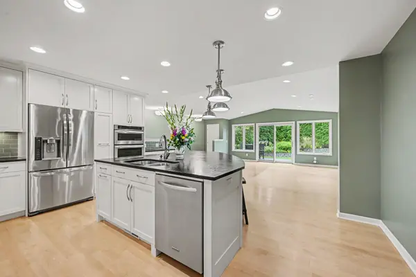 12810 Lone Oak DR, Minnetonka, MN 55305