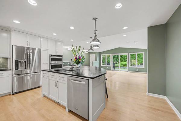 12810 Lone Oak DR, Minnetonka, MN 55305