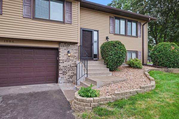 1086 122nd AVE NE, Blaine, MN 55434