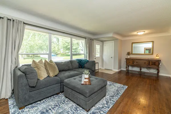 2509 W 140th ST, Burnsville, MN 55337