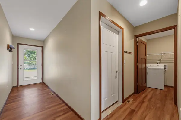 611 Mari Dean BLVD #6, Lake Crystal, MN 56055