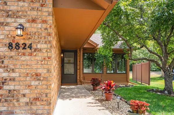 8824 Montegue TER N, Brooklyn Park, MN 55443