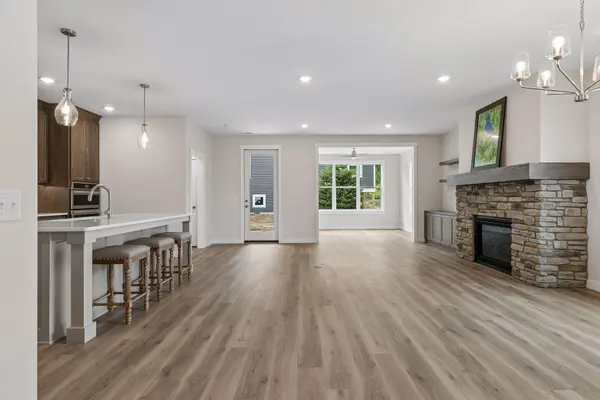 2915 Thompson DR, River Falls, WI 54022
