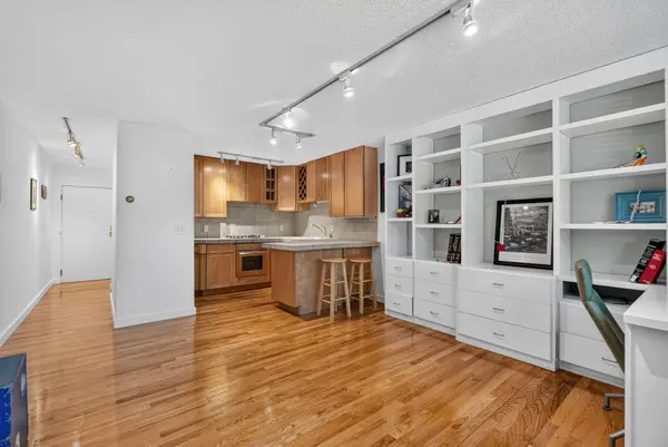 1912 Dupont AVE S #105, Minneapolis, MN 55403