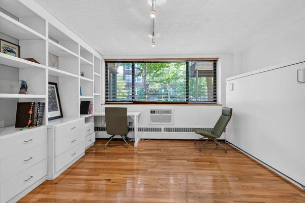 1912 Dupont AVE S #105, Minneapolis, MN 55403