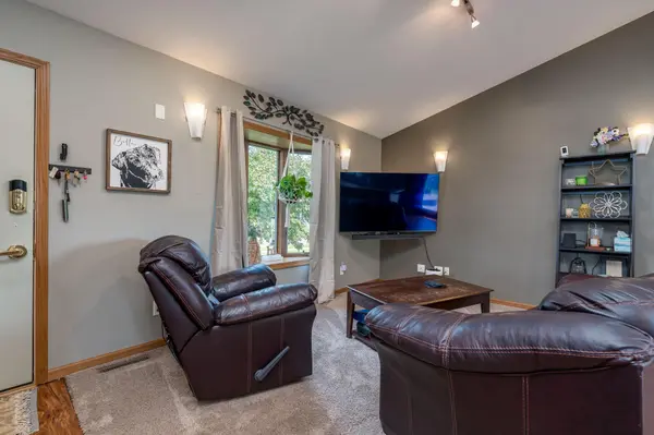 1114 Engesser LN, Saint Peter, MN 56082