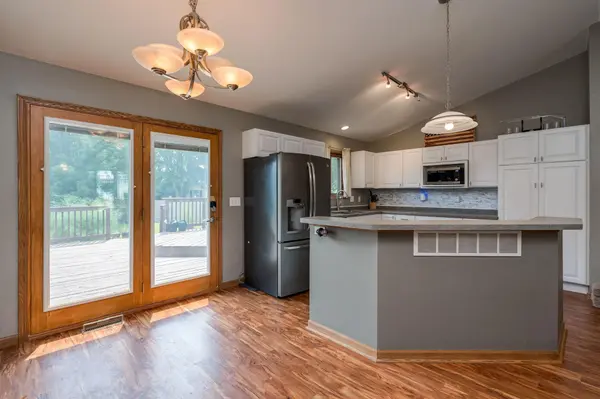 1114 Engesser LN, Saint Peter, MN 56082