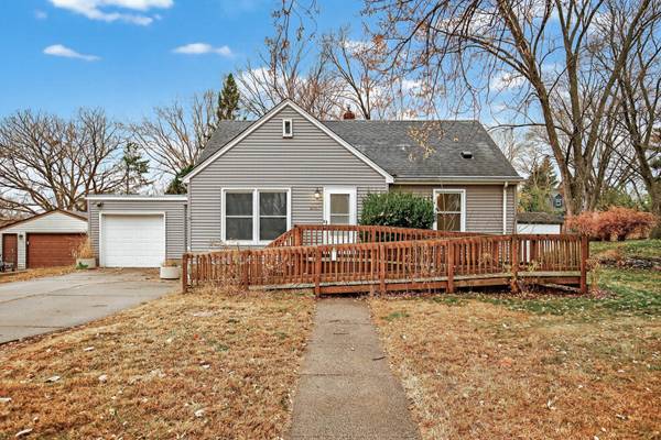2057 Giesmann ST, Roseville, MN 55113