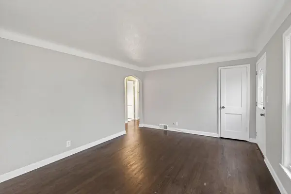2057 Giesmann ST, Roseville, MN 55113