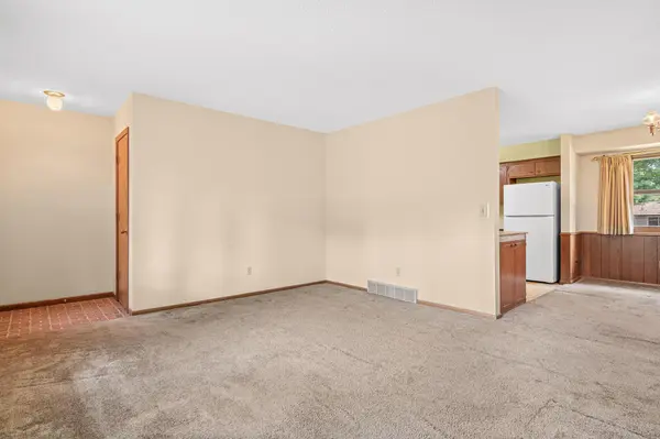 405 Terrace DR, Roseville, MN 55113