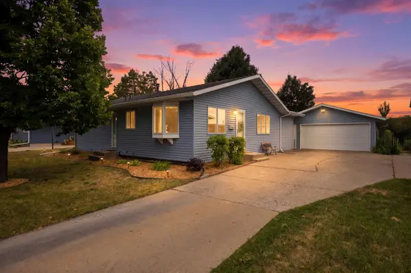 519 Appletree LN, Moorhead, MN 56560