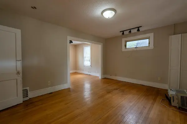 915 College ST N, Fargo, ND 58102
