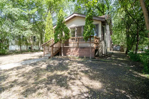915 College ST N, Fargo, ND 58102