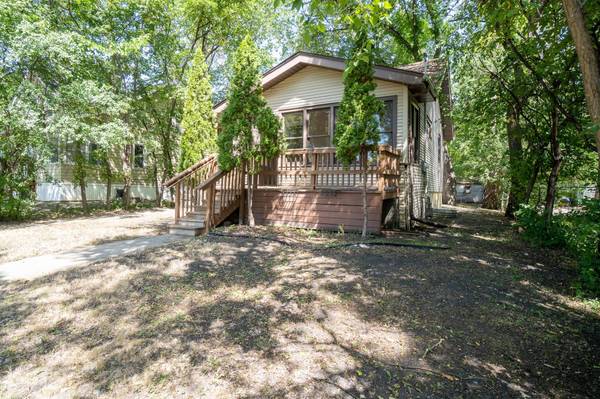 915 College ST N, Fargo, ND 58102