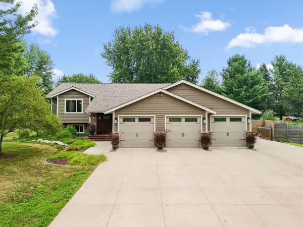 947 Sherman RD, Hudson, WI 54016