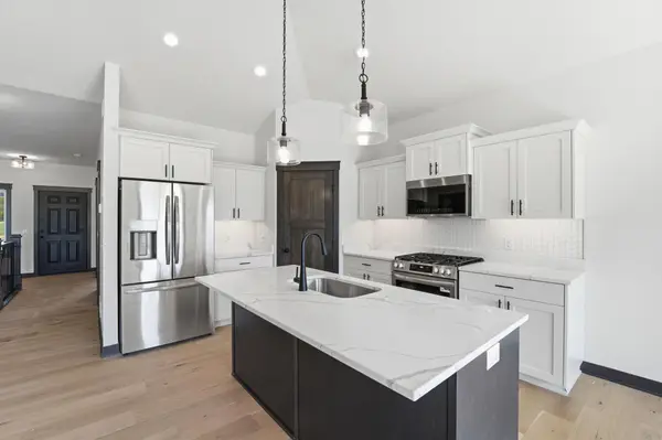 909 Acorn CT, Hudson, WI 54016