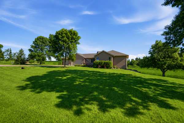 126 57th AVE NE, Willmar, MN 56201