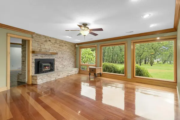 19 Point RD, Bayport, MN 55003