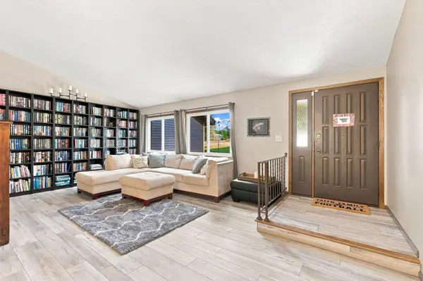 6649 Buckingham RD, Woodbury, MN 55125