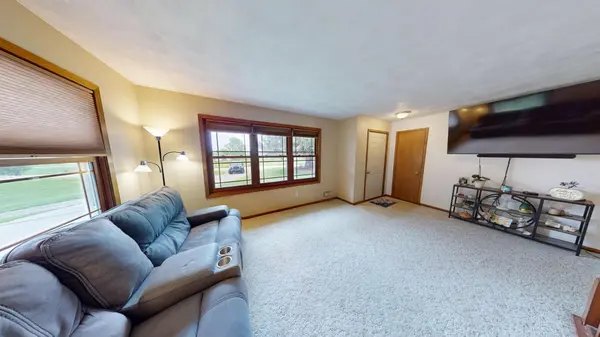 2420 Kenyon RD, Owatonna, MN 55060