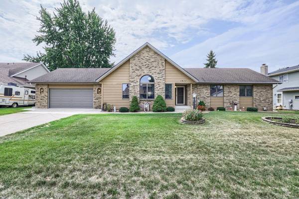1411 Ridgewood CT, Hastings, MN 55033