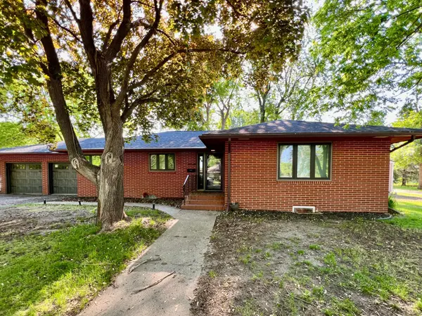 424 S Gaulke ST, Appleton, MN 56208