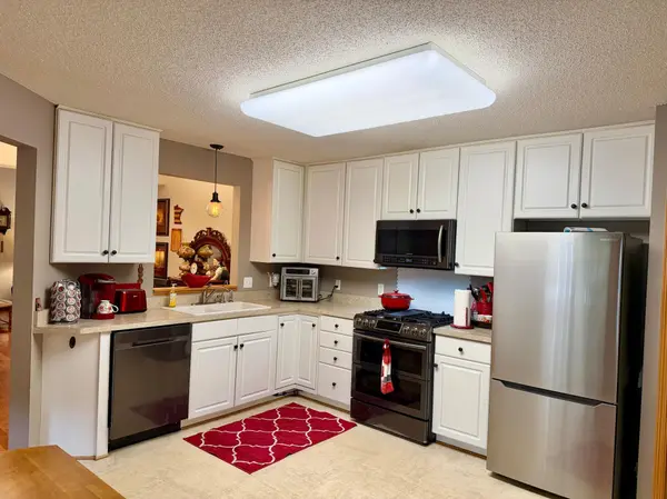 18699 Kalmar CT, Lakeville, MN 55044