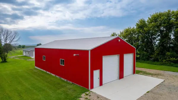 21509 700th AVE, Alden, MN 56009
