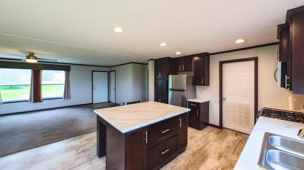 21509 700th AVE, Alden, MN 56009