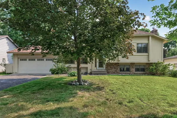 7460 Berkshire WAY, Maple Grove, MN 55311