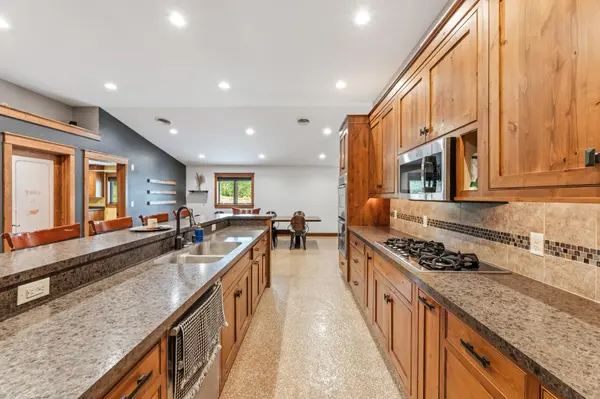 6752 State 44, Caledonia, MN 55921