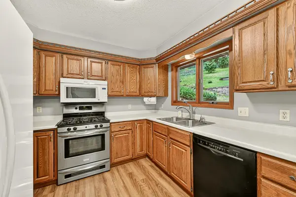 1349 Hillcrest DR, Saint Charles, MN 55972