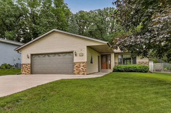 1349 Hillcrest DR, Saint Charles, MN 55972
