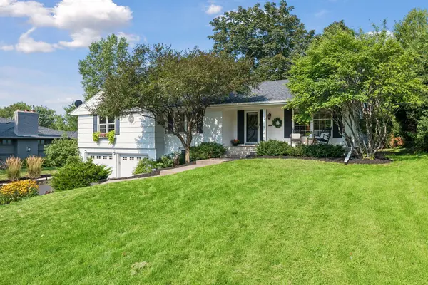 5272 Lochloy DR, Edina, MN 55436